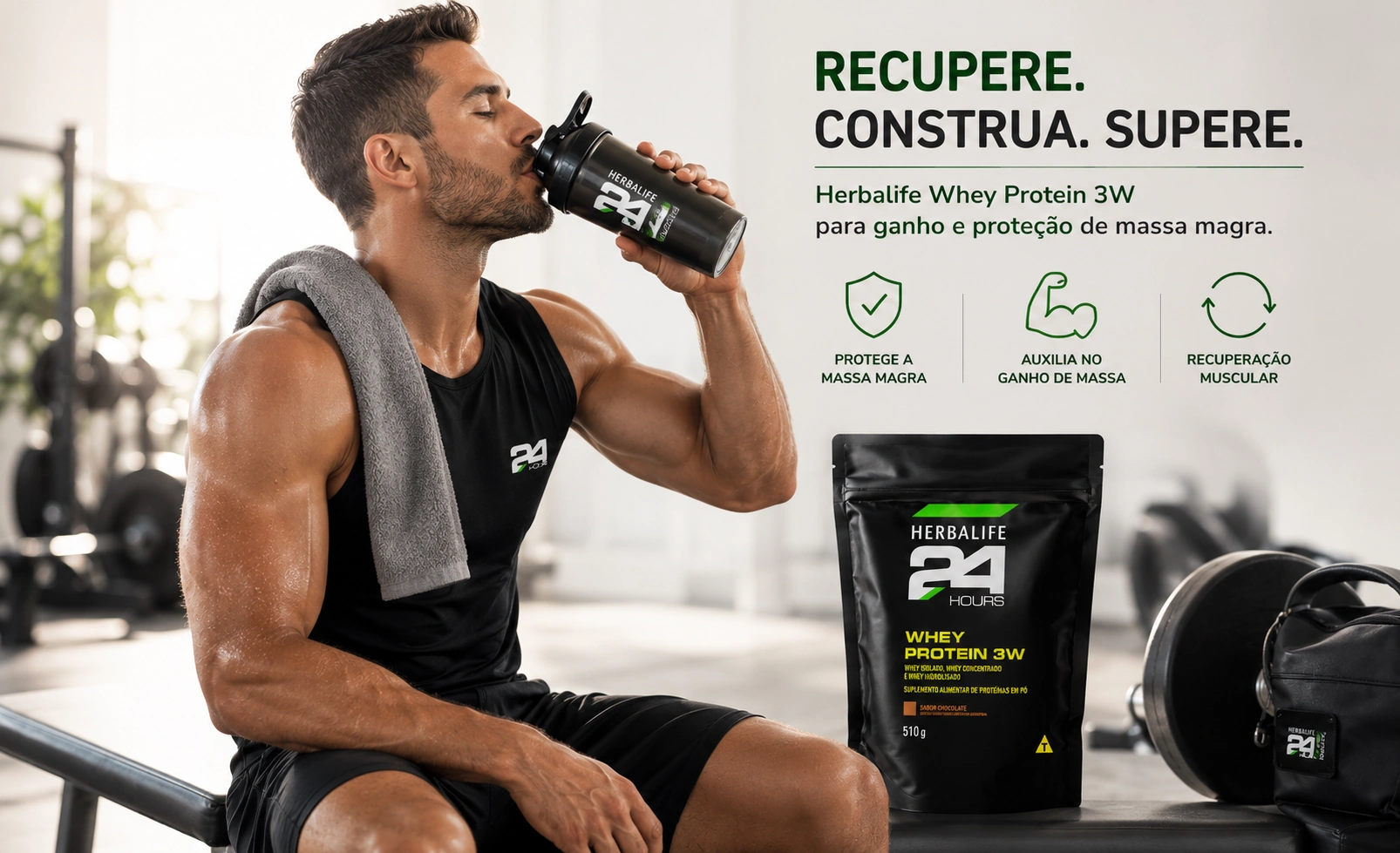 Atleta em recuperação pós-treino consumindo Herbalife Whey Protein 3W para ganho e proteção de massa magra